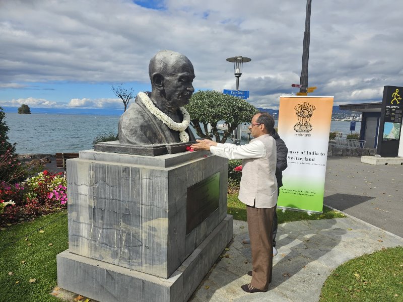  Counsellor Anoop Dhingra paid homage to Mahatma Gandhi's bust at Villeneuve on 02 October 2024